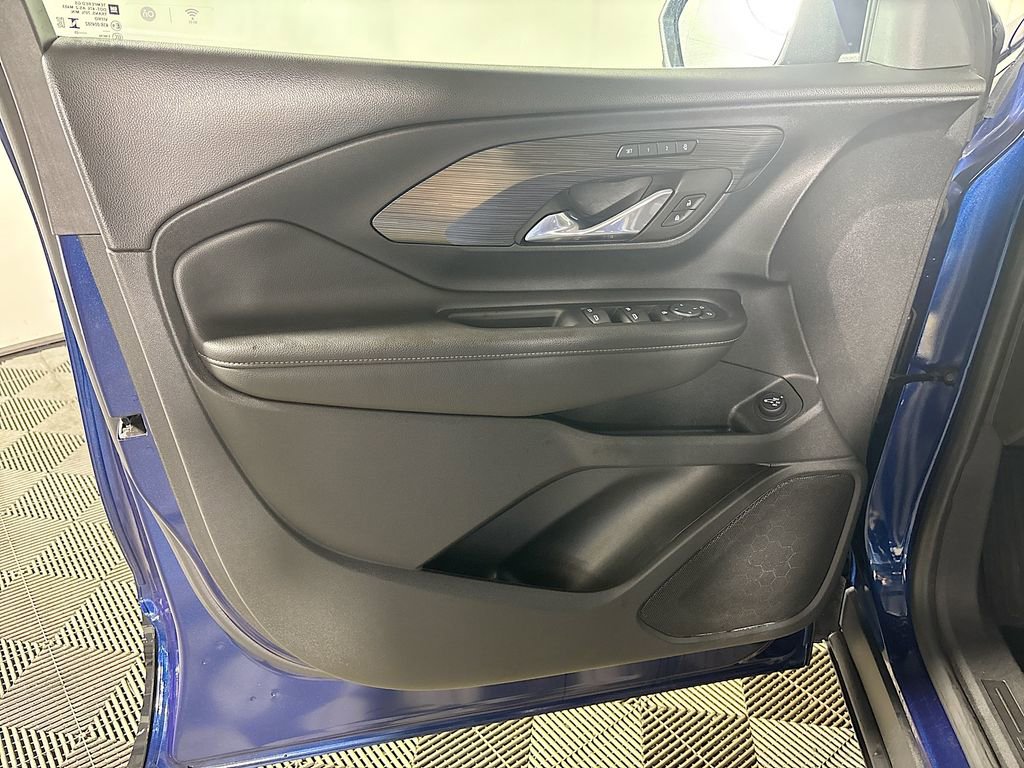 Used 2023 GMC Terrain SLT image 10