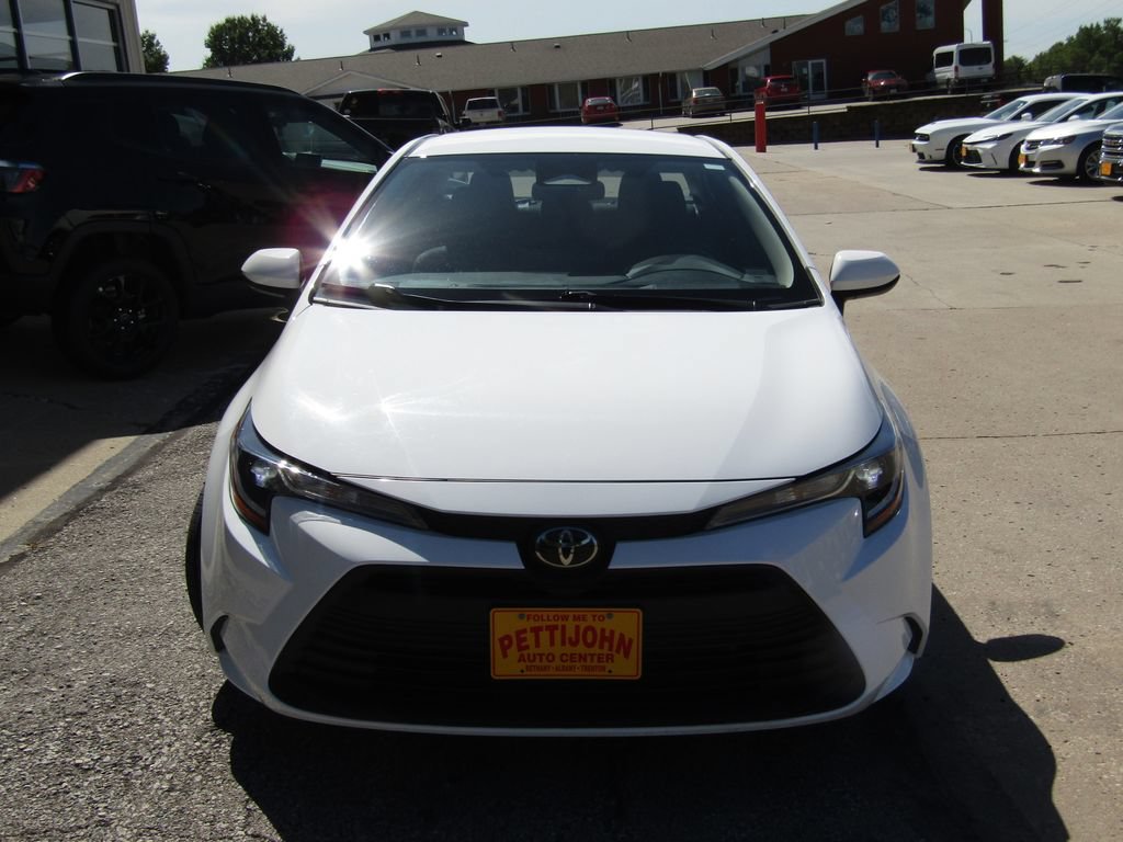 Used 2025 Toyota Corolla LE FWD image 12