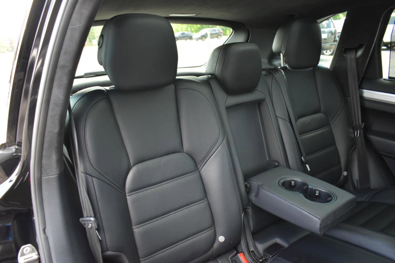 Used 2015 Porsche Cayenne Turbo AWD/4WD image 29