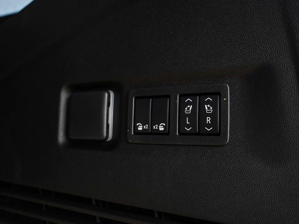 New 2025 Chevrolet Suburban Premier image 9