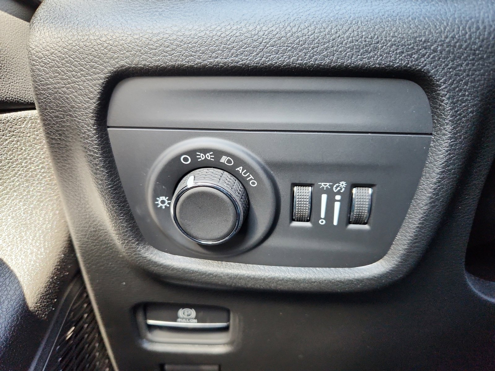 New 2025 Jeep Grand Cherokee Altitude image 31