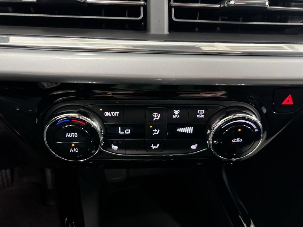 New 2026 Chevrolet Trax LT w/ LT Convenience Package FWD image 16