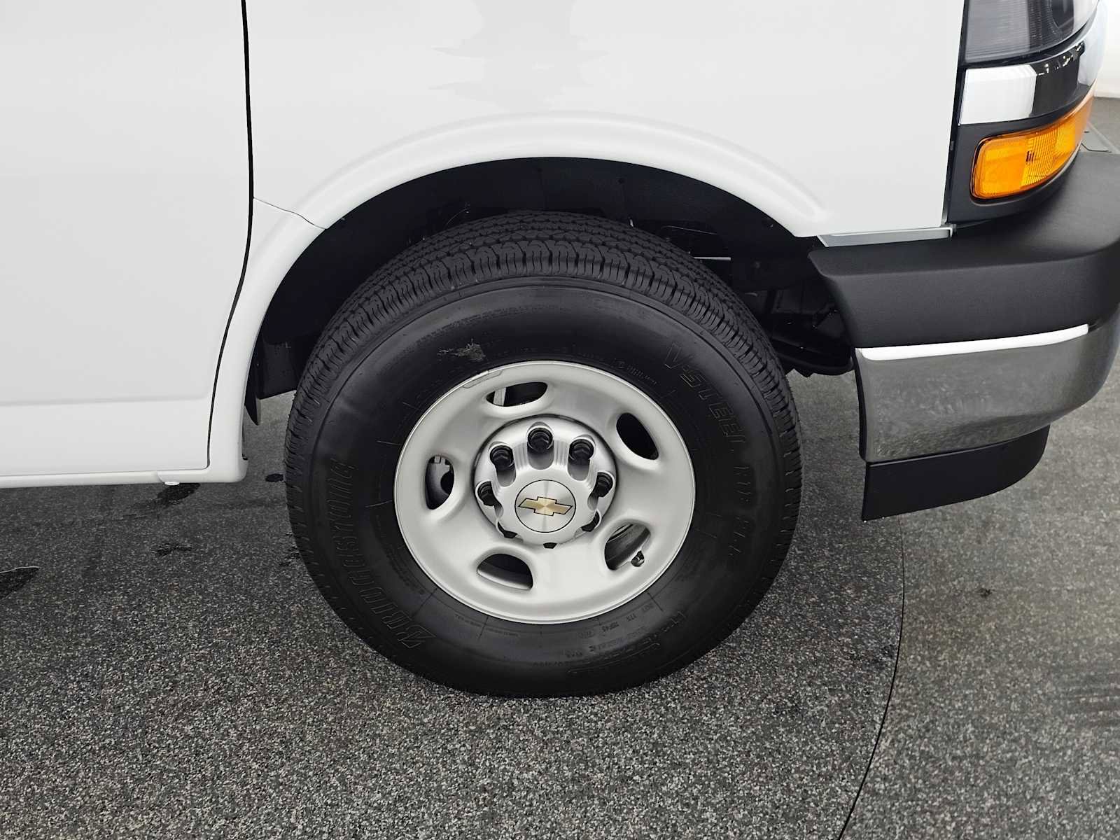 New 2026 Chevrolet Express 2500 Extended image 9