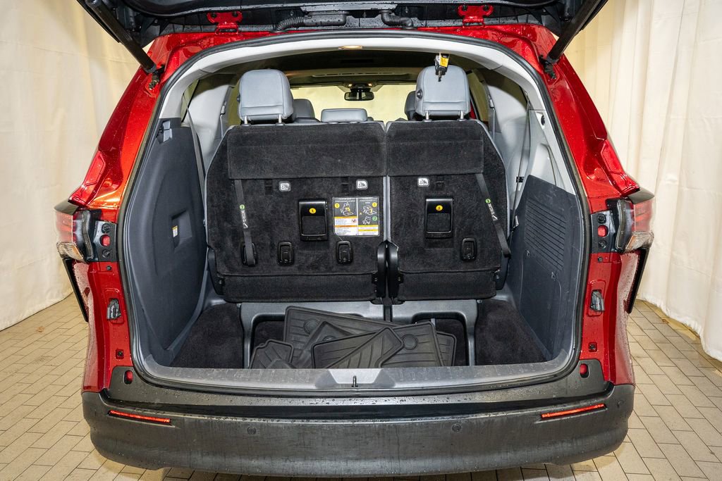 Used 2021 Toyota Sienna XLE image 6