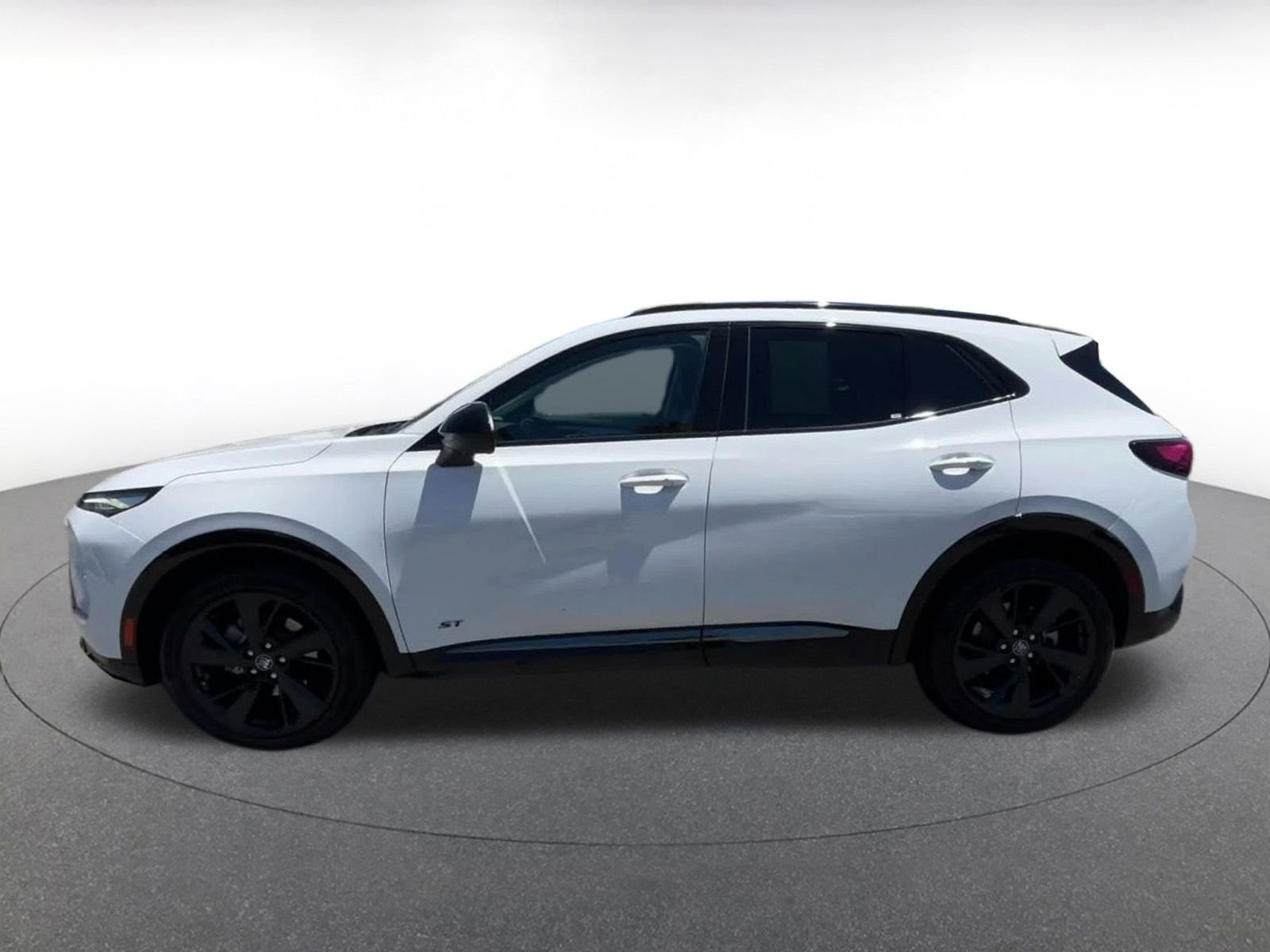 Used 2024 Buick Envision Sport Touring image 9