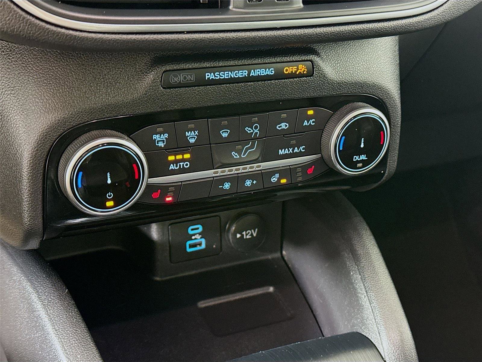 Used 2022 Ford Escape Titanium image 16