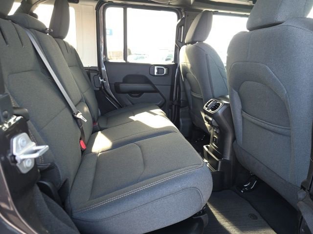 Used 2025 Jeep Wrangler Unlimited Sahara w/ Safety Group image 46