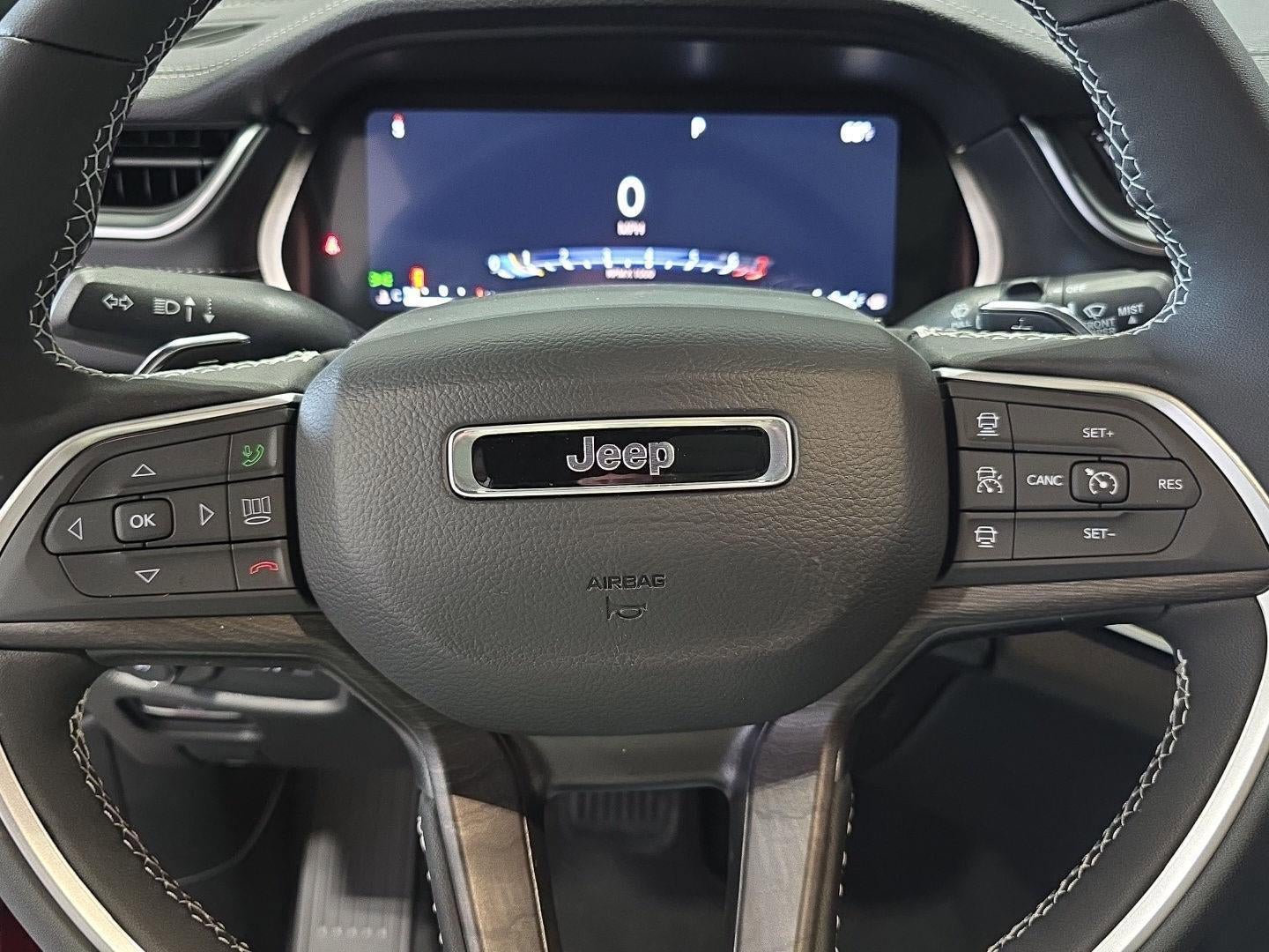 New 2025 Jeep Grand Cherokee Limited w/ Trailer Tow Package AWD/4WD image 12