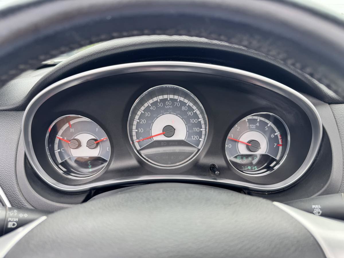 Used 2011 Chrysler 200 Touring FWD image 39