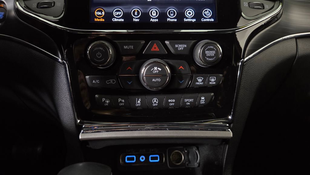 Used 2020 Jeep Grand Cherokee Limited w/ Luxury Group II AWD/4WD image 28