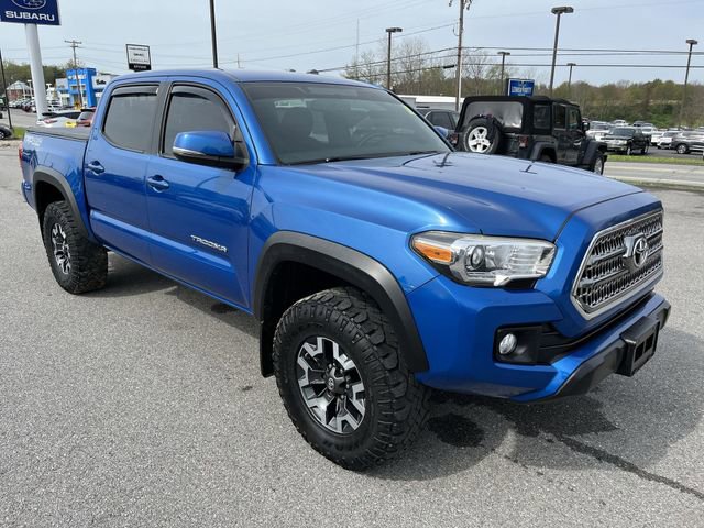 Used 2017 Toyota Tacoma TRD Off-Road w/ Premium & Technology Package image 11