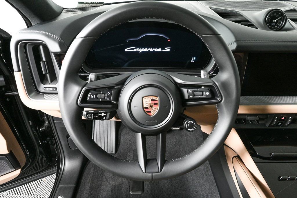 Used 2025 Porsche Cayenne S image 11