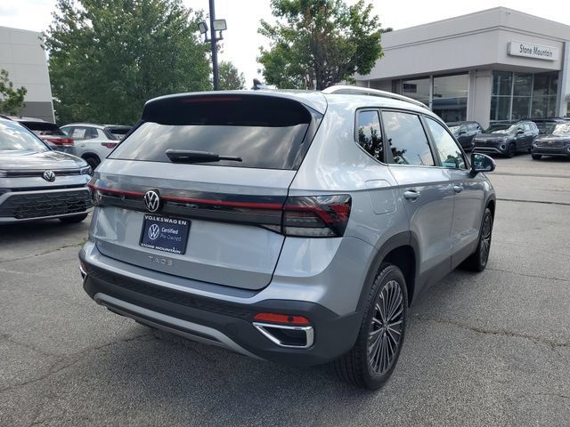 Certified 2025 Volkswagen Taos SE w/ Panoramic Sunroof Package FWD image 4