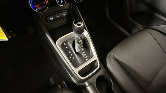 Certified 2025 Hyundai Venue SE FWD image 20