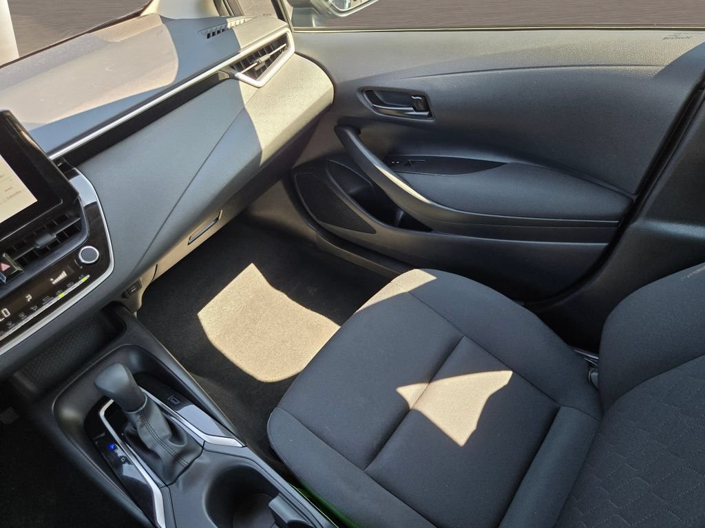Used 2025 Toyota Corolla LE FWD image 13