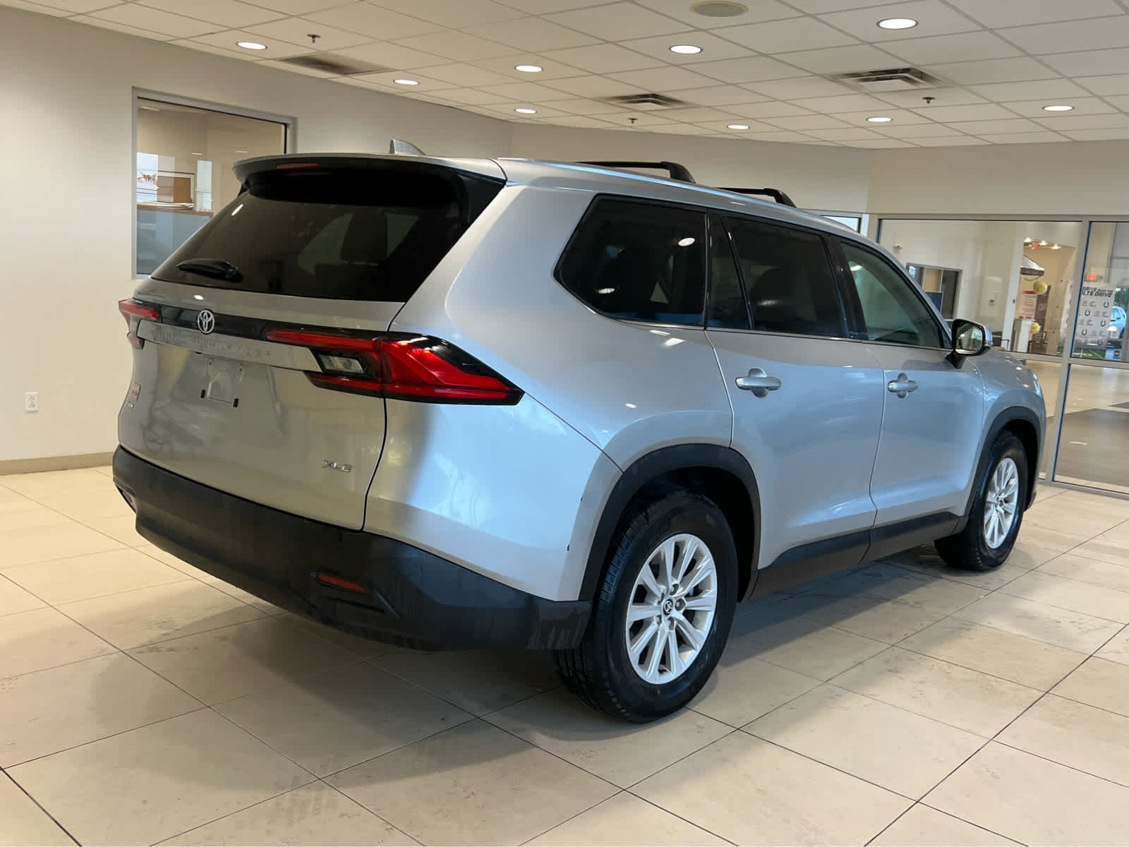 Used 2024 Toyota Grand Highlander AWD image 4