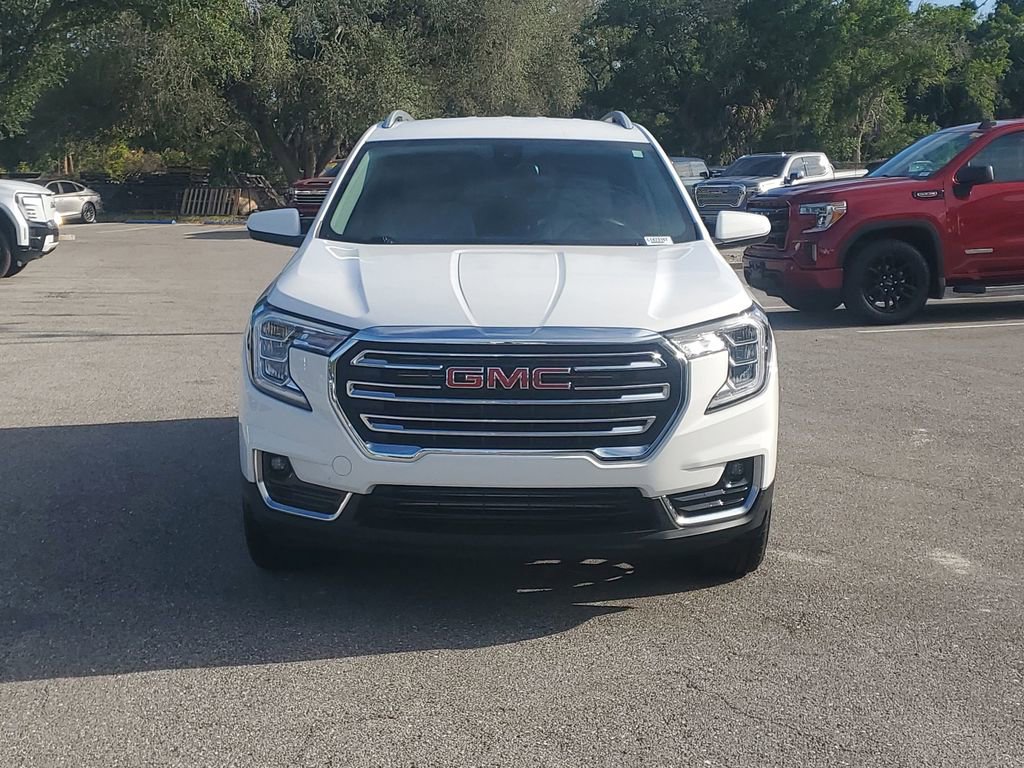 Used 2024 GMC Terrain SLT AWD/4WD image 2