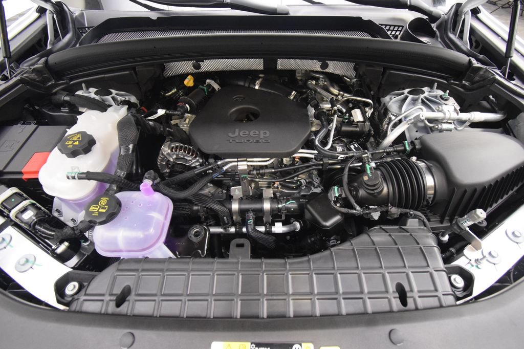 New 2027 Jeep Grand Cherokee Altitude AWD/4WD image 12