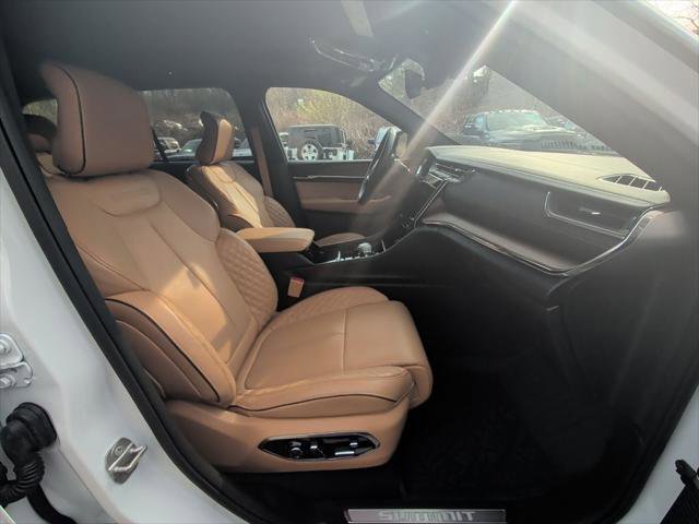 Certified 2024 Jeep Grand Cherokee Summit AWD/4WD image 16
