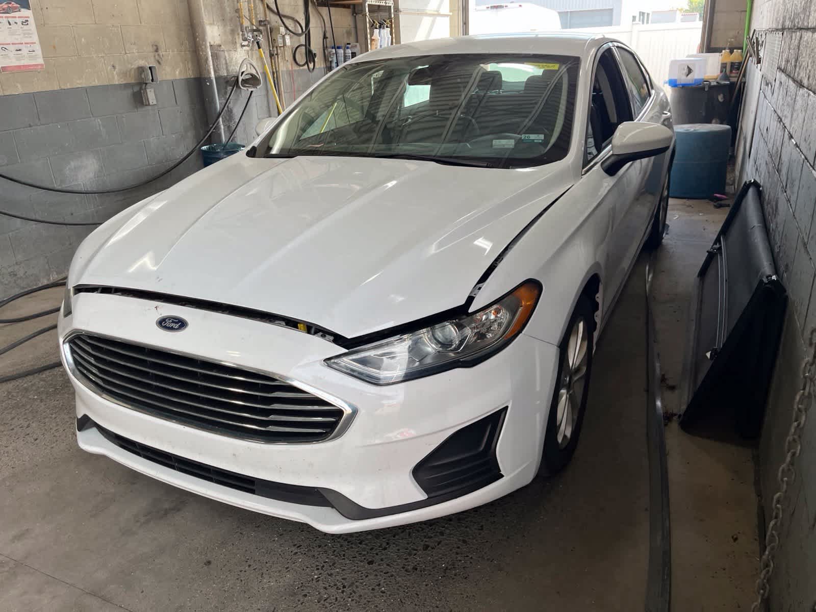 Used 2020 Ford Fusion SE FWD image 2