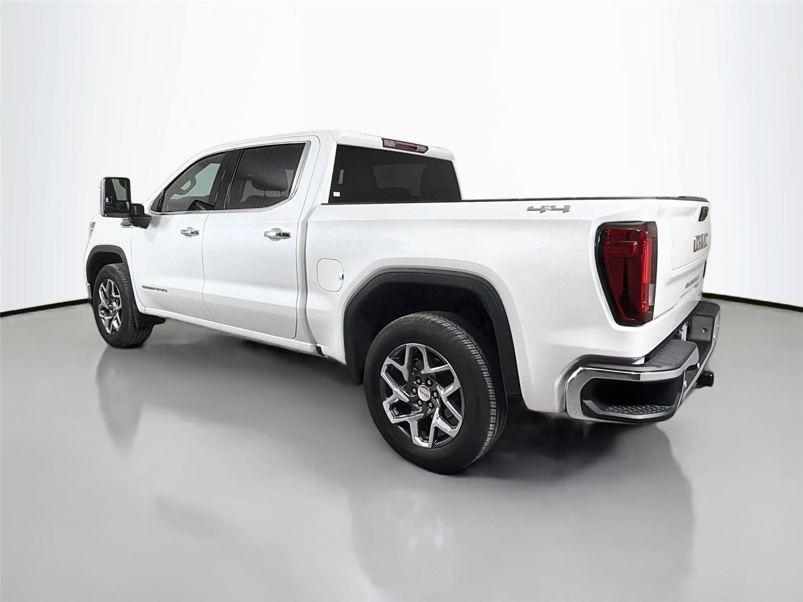 Used 2024 GMC Sierra 1500 SLT w/ SLT Convenience Package AWD/4WD image 7
