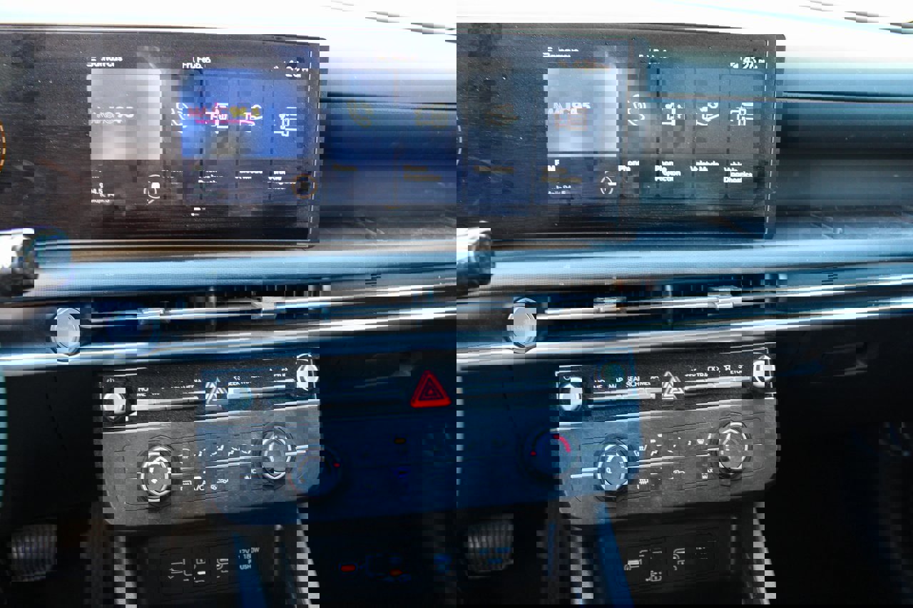 Used 2025 Hyundai Santa Cruz SE image 6