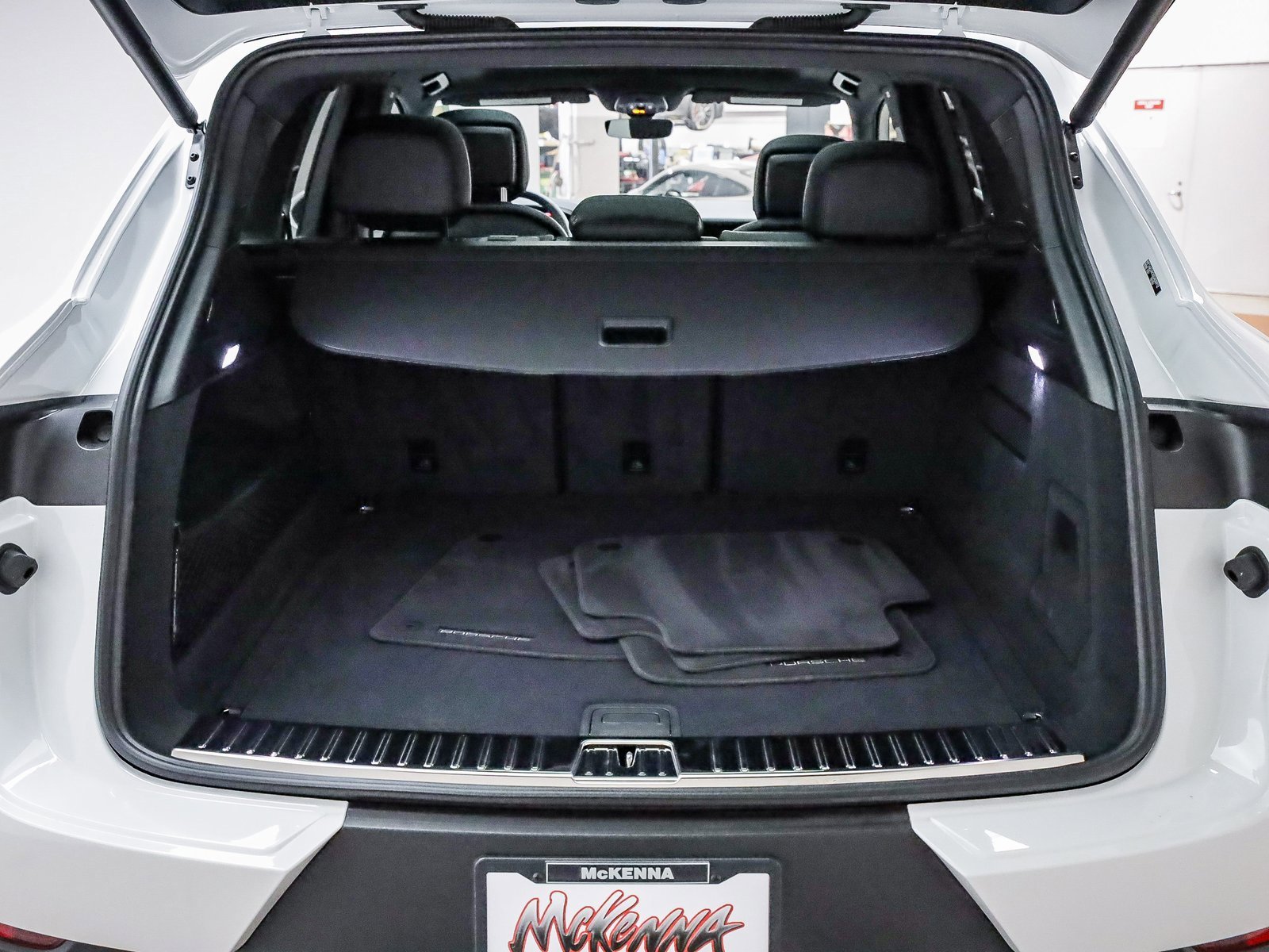 Used 2025 Porsche Cayenne image 30