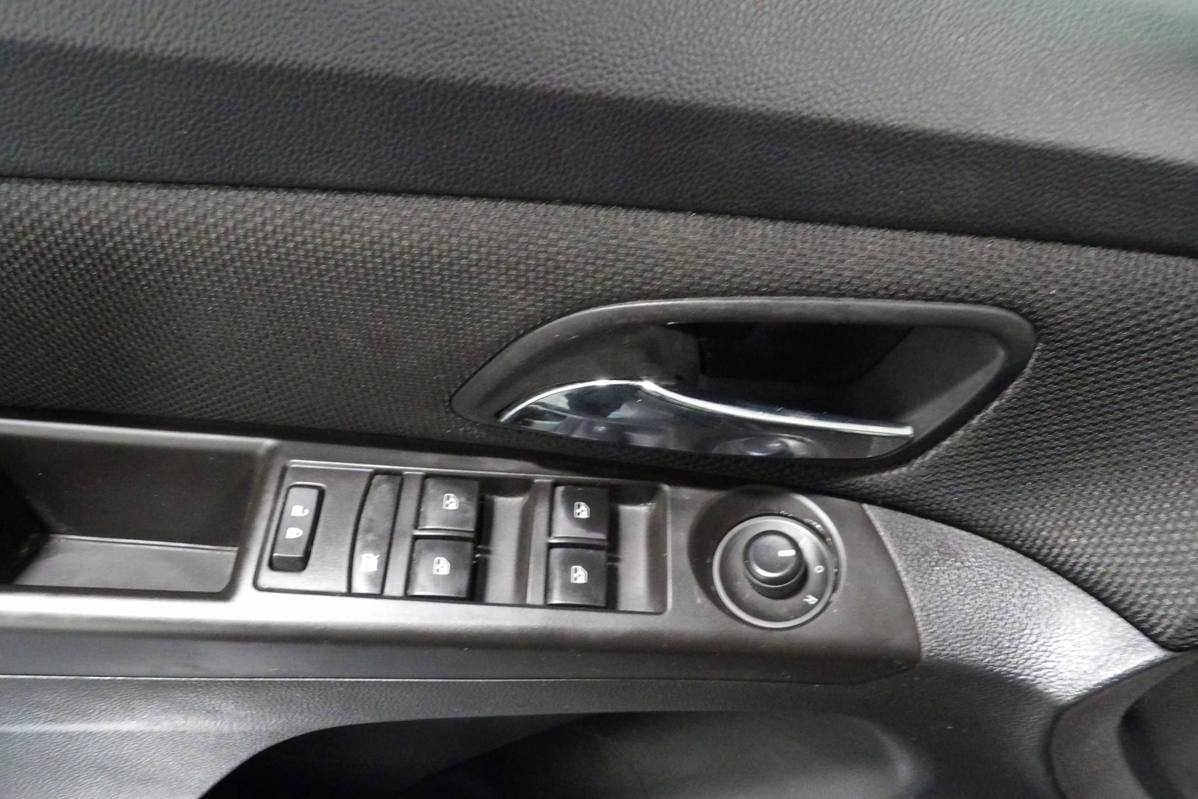 Used 2016 Chevrolet Cruze LT FWD image 6