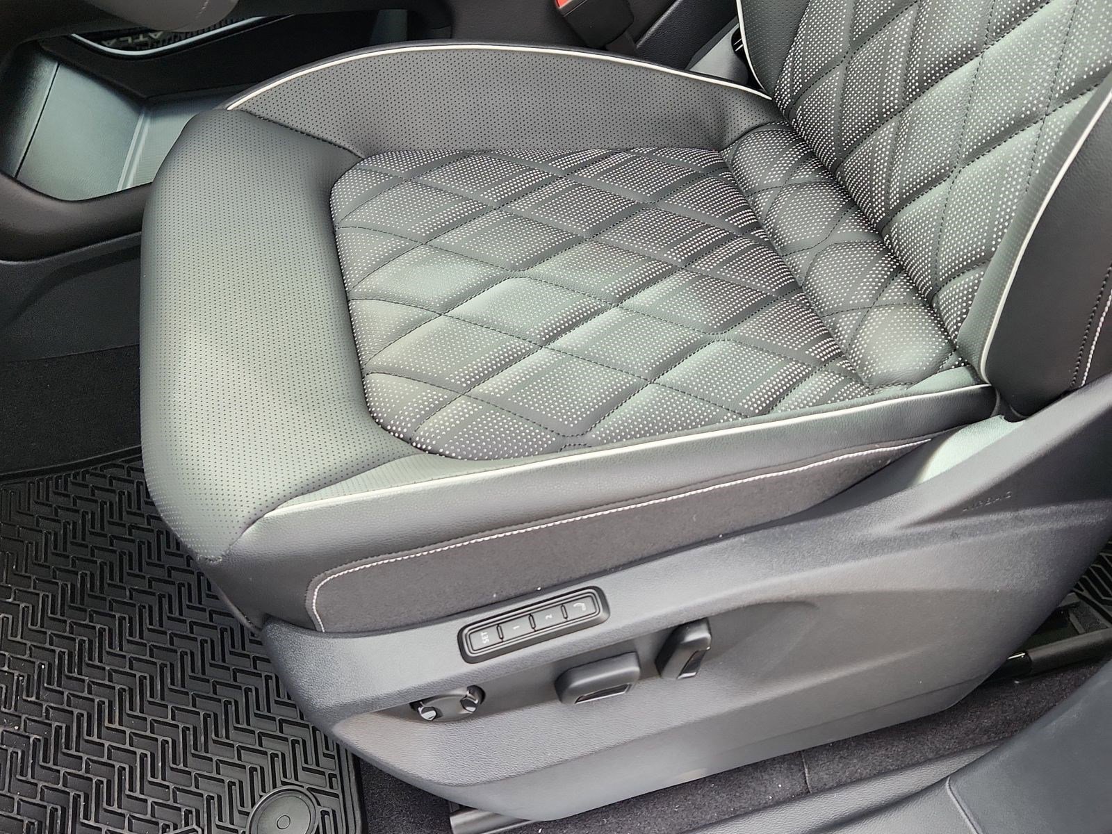 New 2026 Volkswagen Atlas SEL Premium R-Line image 8