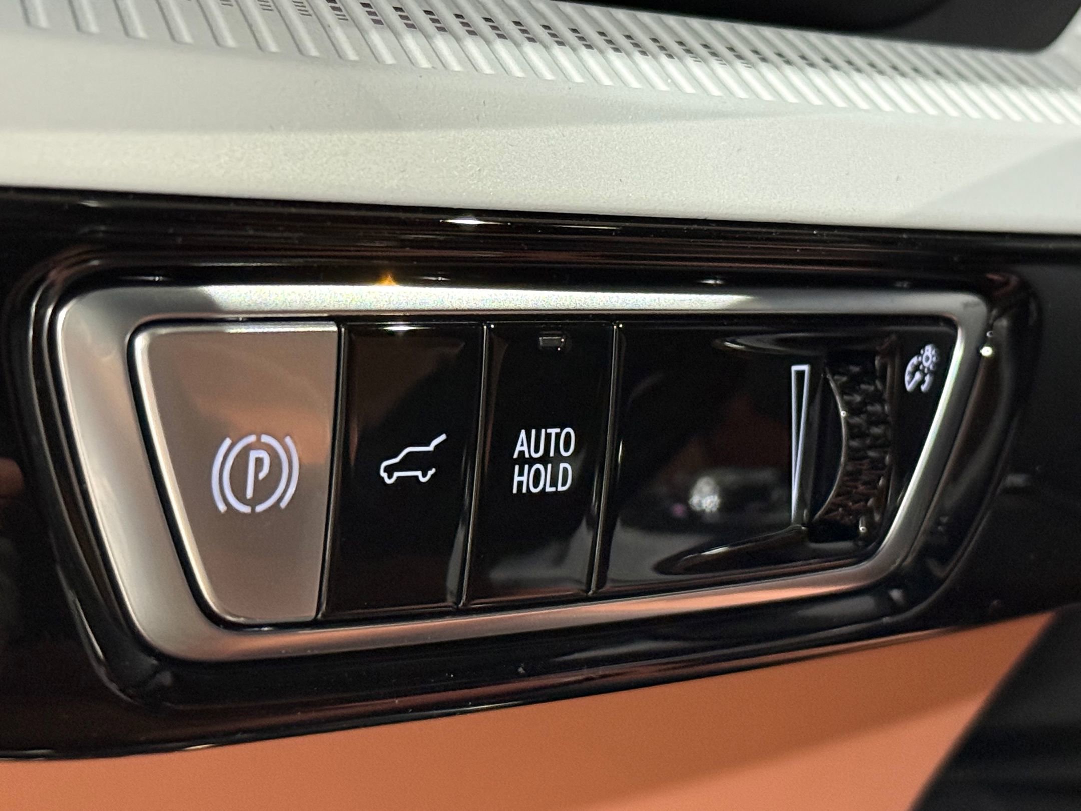 New 2026 Cadillac Optiq Luxury 2 image 15