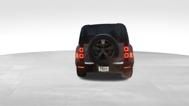 Used 2022 Land Rover Defender 110 X-Dynamic SE image 32