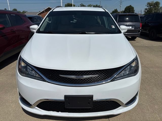 Used 2017 Chrysler Pacifica Touring-L Plus FWD image 2