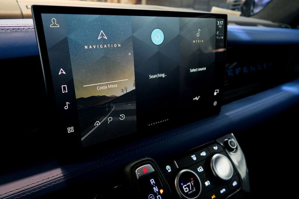 Used 2024 Land Rover Defender 110 X-Dynamic SE image 18