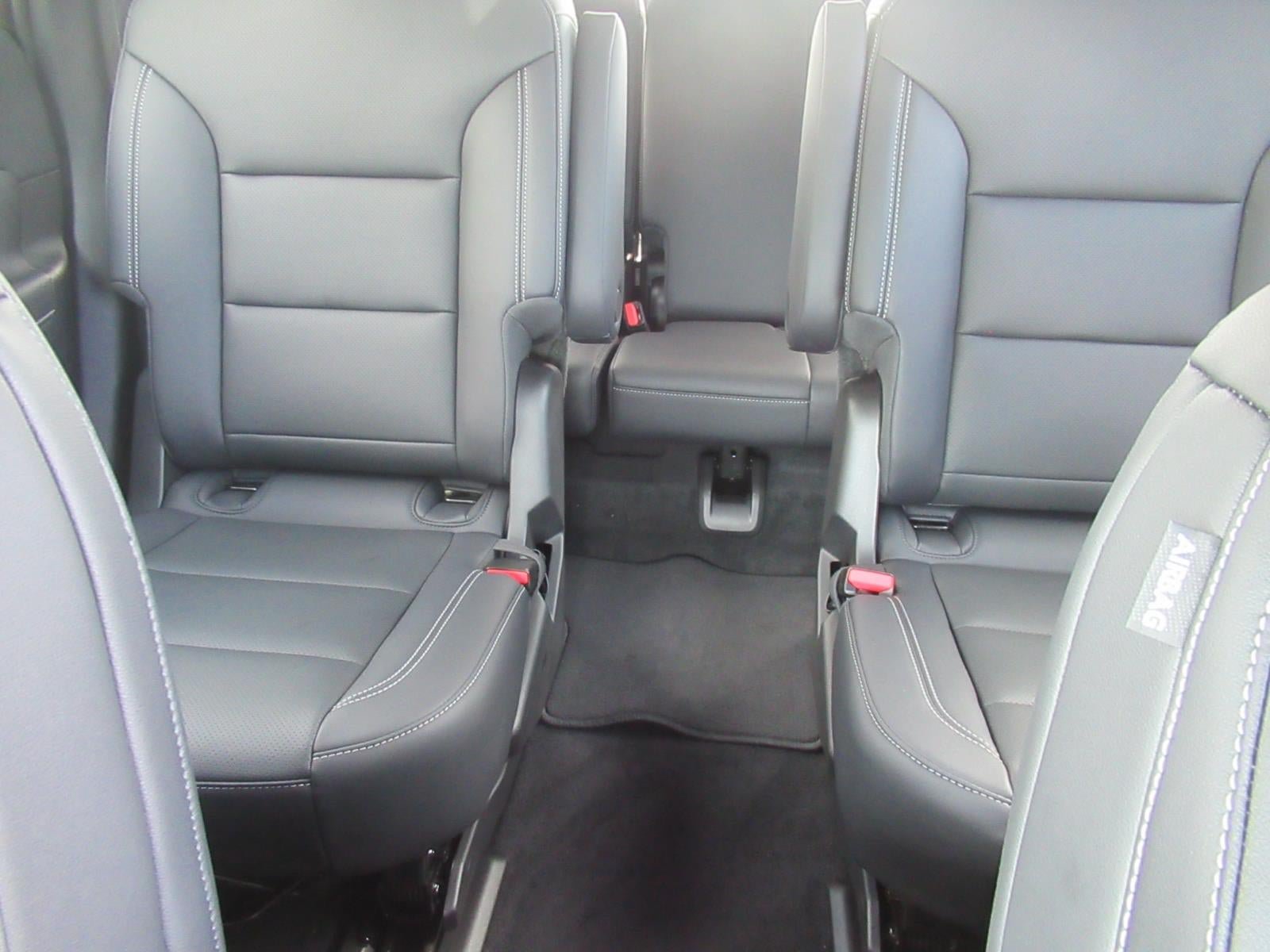 New 2027 Chevrolet Traverse LT FWD image 34