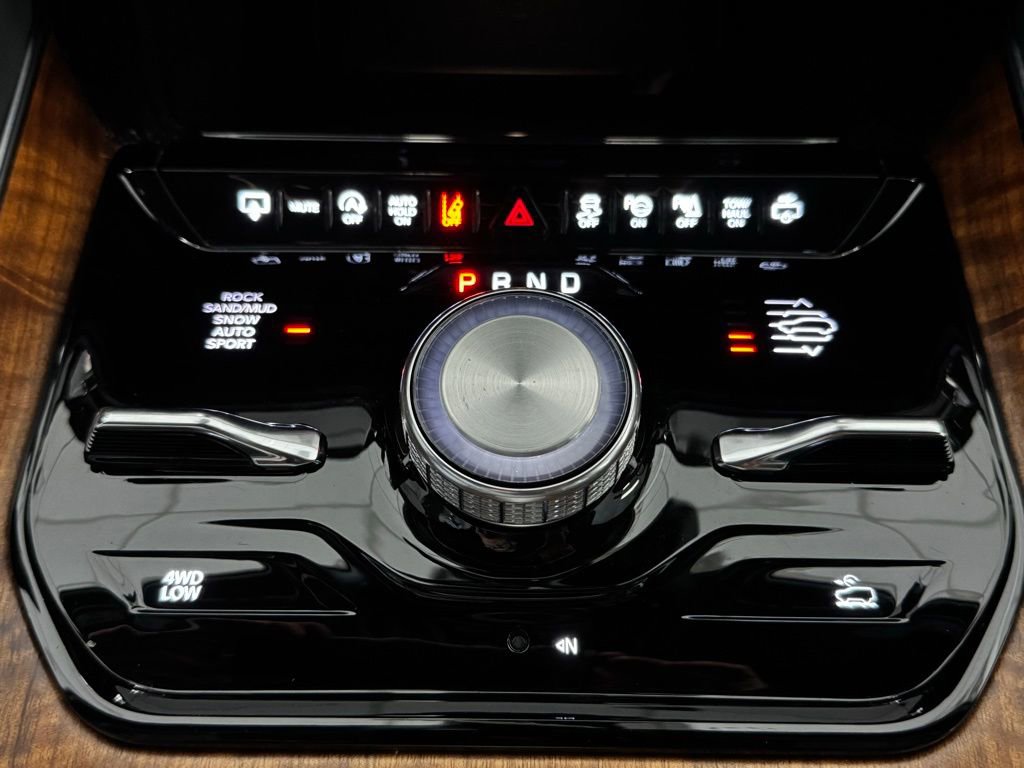 Certified 2024 Jeep Grand Wagoneer Series III w/ HD Trailer Tow Package image 24