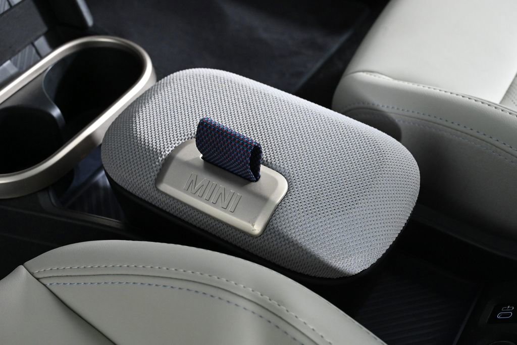 Certified 2025 MINI Cooper 2-Door Hardtop image 21