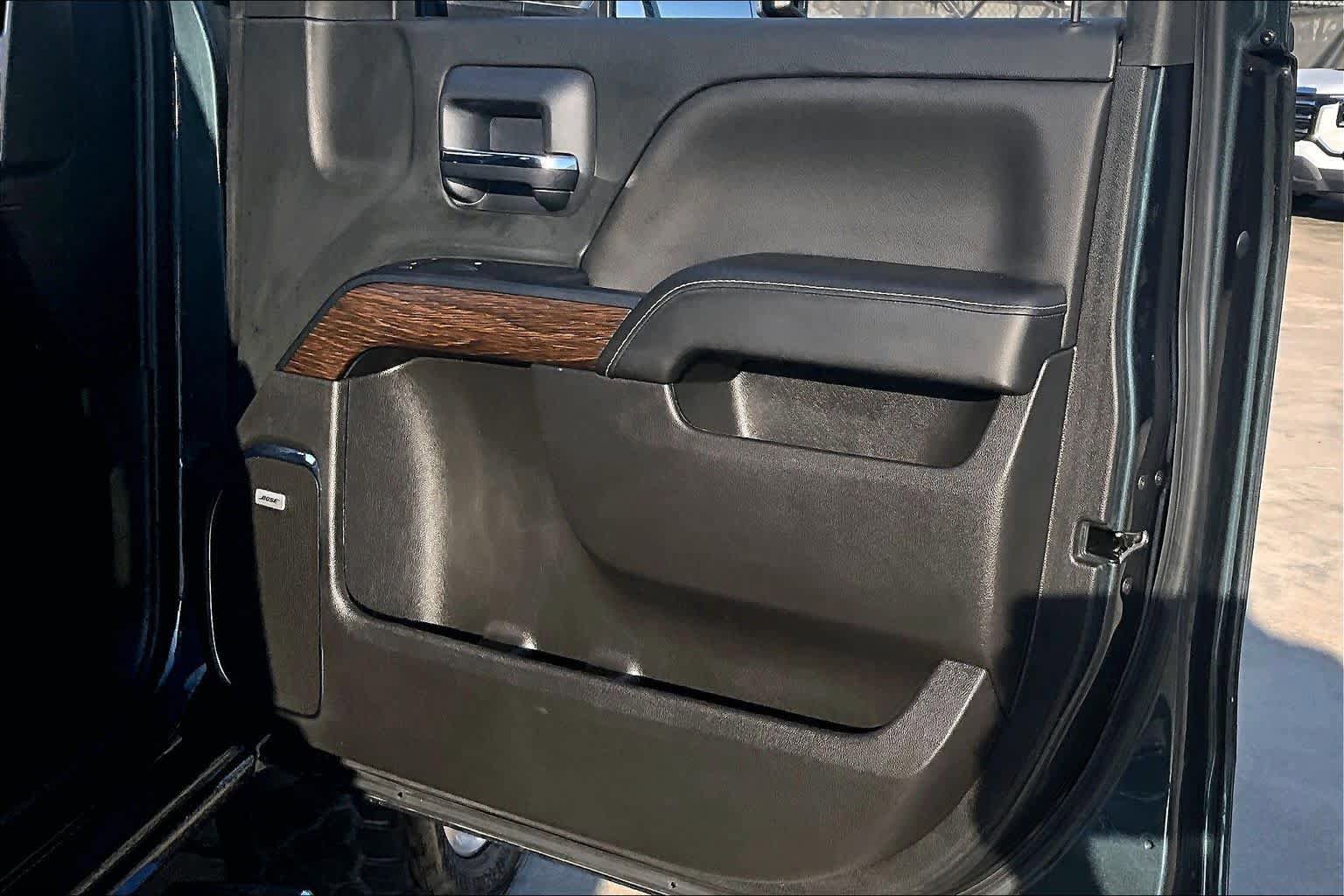Used 2017 GMC Sierra 2500 Denali w/ Duramax Plus Package AWD/4WD image 23