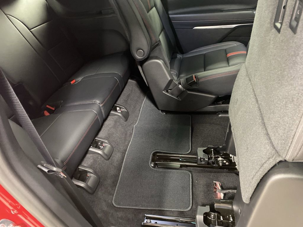 New 2026 Chevrolet Traverse RS w/ LPO, Floor Liner Package AWD/4WD image 23