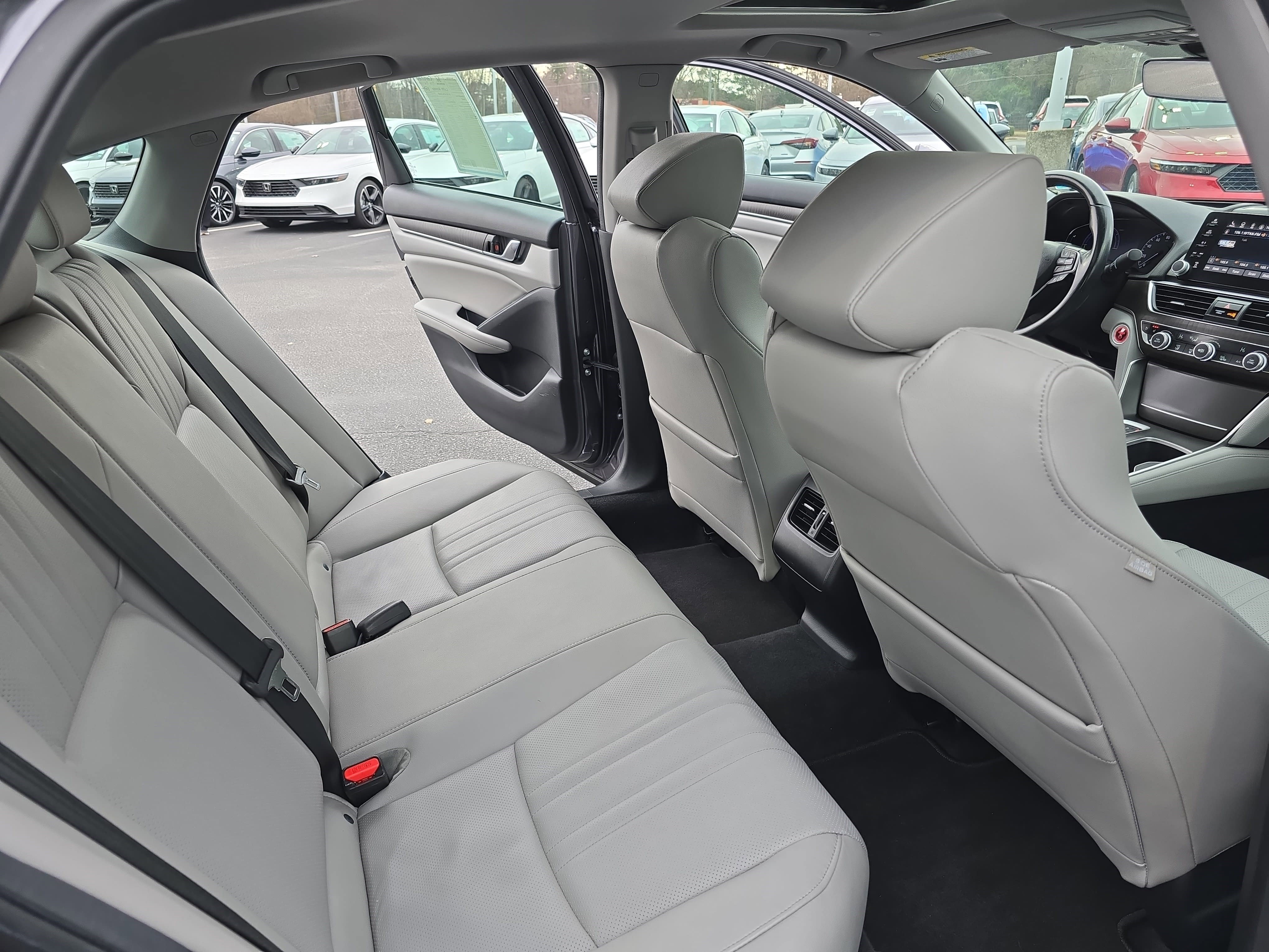 Used 2020 Honda Accord Touring image 11