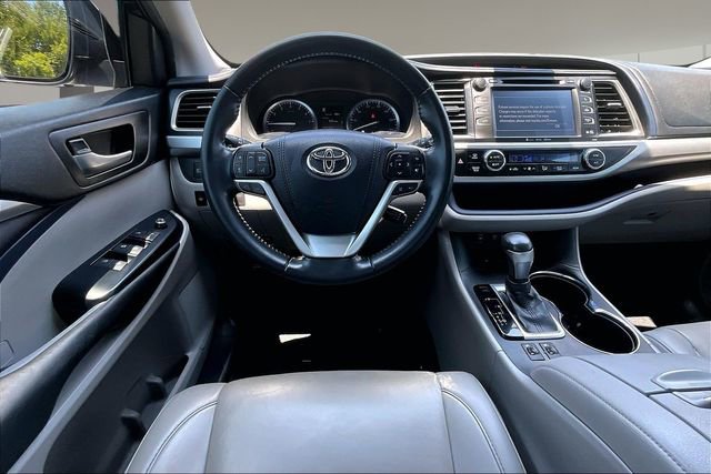 Used 2019 Toyota Highlander XLE FWD image 8