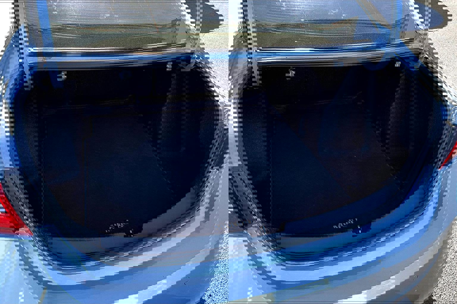 Used 2017 Chevrolet Malibu Premier w/ Driver Confidence Package FWD image 6