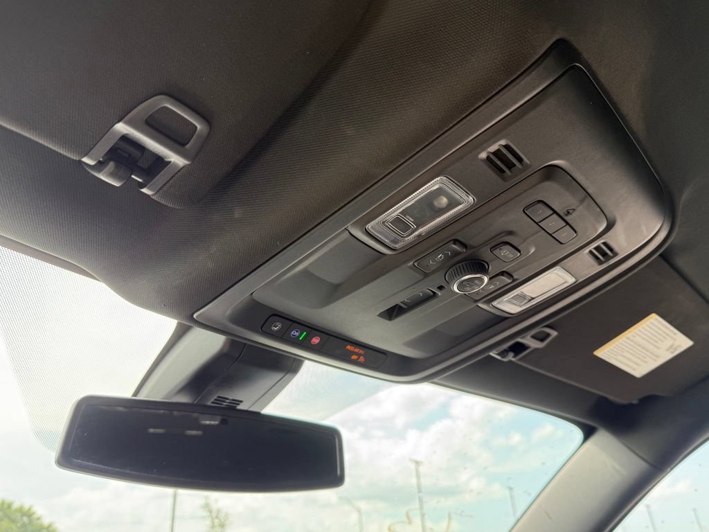 Used 2022 GMC Yukon XL Denali AWD/4WD image 19