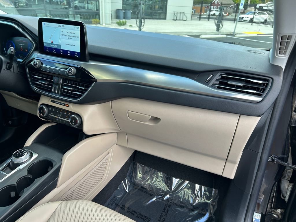 Used 2022 Ford Escape Titanium w/ Class II Trailer Tow Package image 28