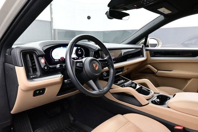 Certified 2025 Porsche Cayenne Coupe AWD/4WD image 4