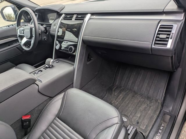 Used 2025 Land Rover Discovery Dynamic SE image 19