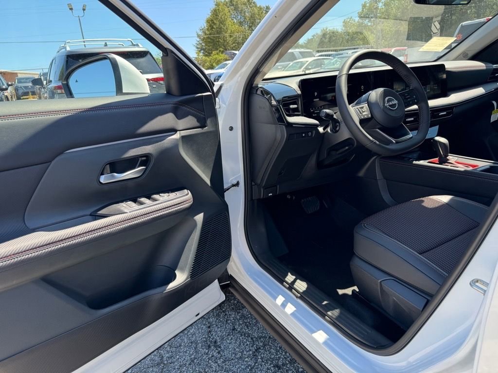 New 2025 Nissan Kicks SR FWD image 13