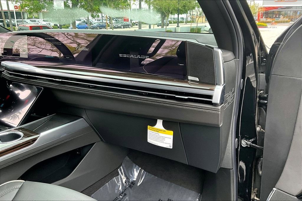 New 2026 Cadillac Escalade Luxury w/ LPO, Floor Liner Package AWD/4WD image 30