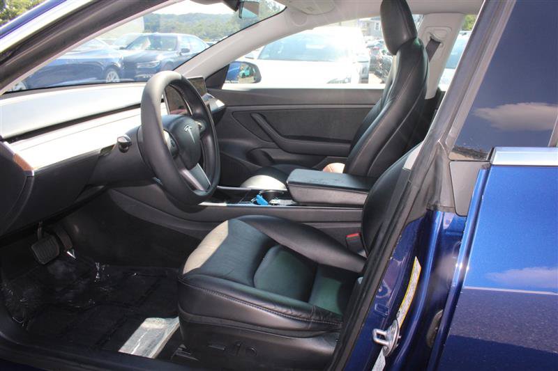 Used 2020 Tesla Model 3 Standard Range Plus RWD image 10