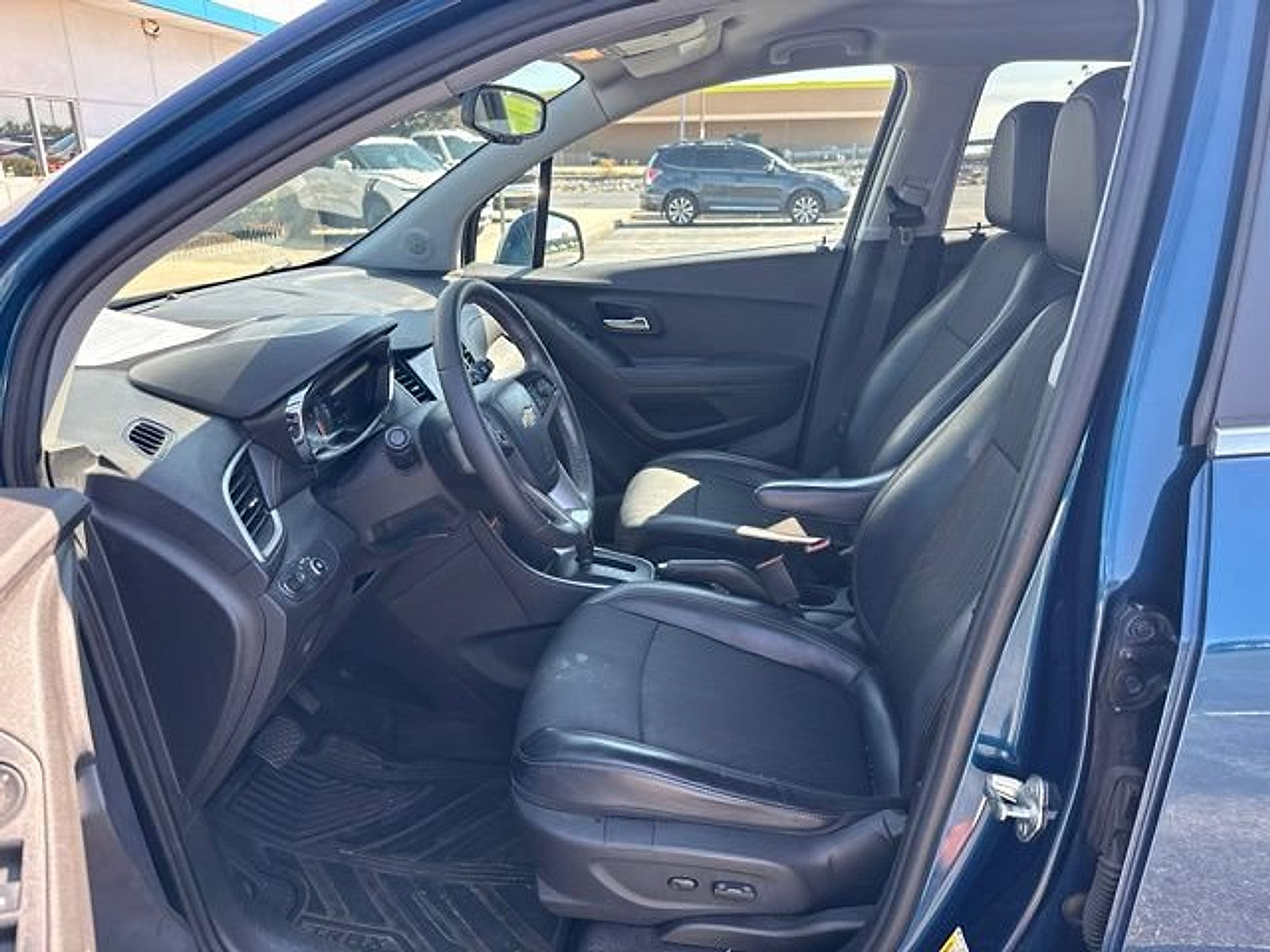 Used 2020 Chevrolet Trax LT w/ Driver Confidence Package AWD/4WD image 20