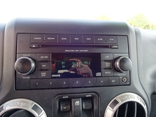 Used 2018 Jeep Wrangler Sahara image 15